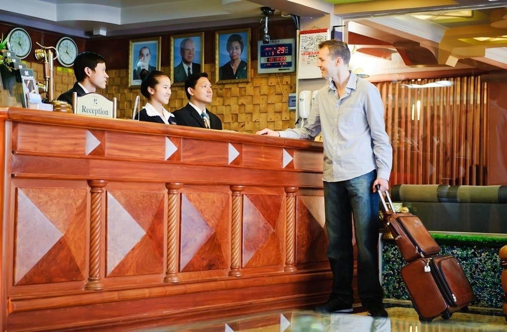 Hotel Luxury World 프놈펜 외부 사진